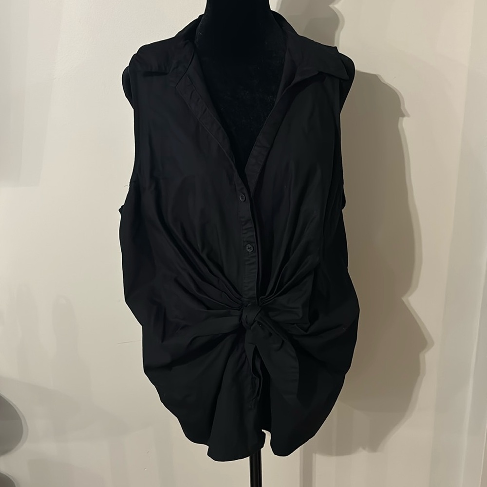 Nine West Sleeveless Button Down Top